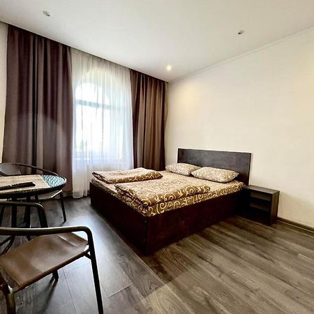 Нові Апартаменти 83 Iwano-Frankiwsk Exterior foto