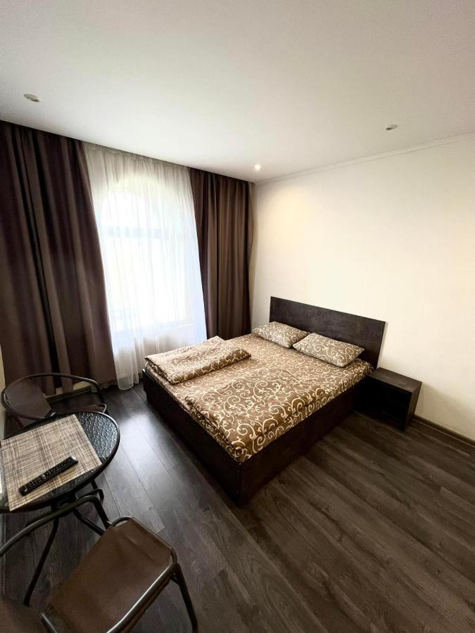 Нові Апартаменти 83 Iwano-Frankiwsk Exterior foto