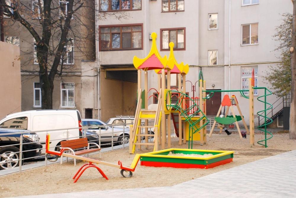 Нові Апартаменти 83 Iwano-Frankiwsk Exterior foto